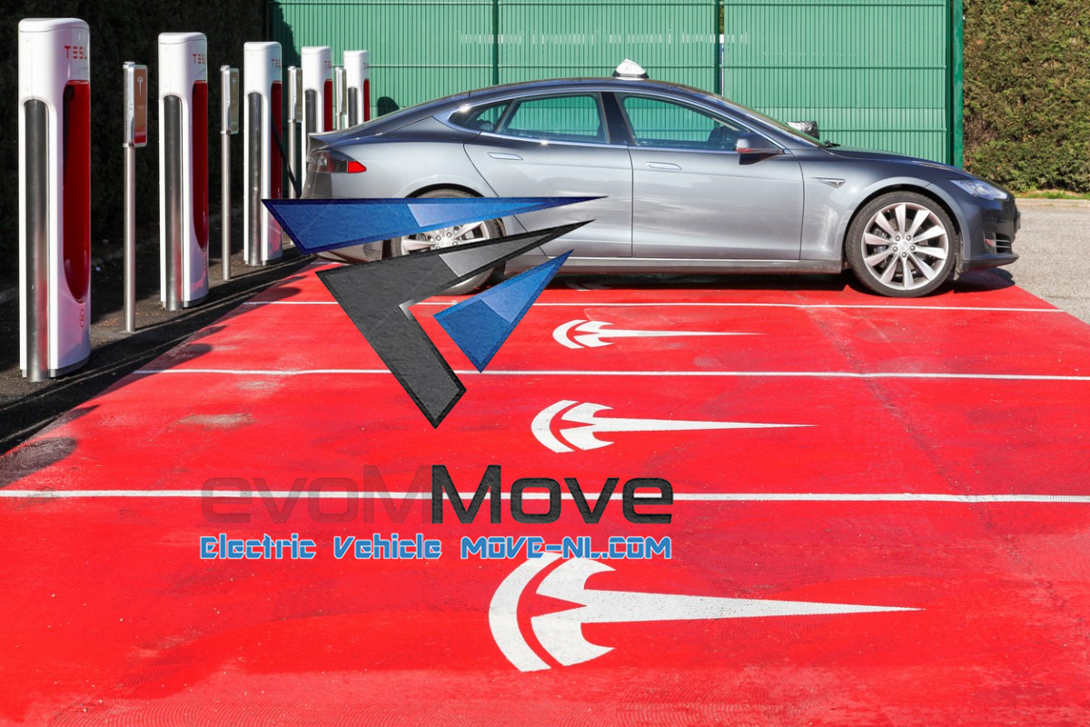 Tesla opent eerste superchargerstation op zonneenergie in België